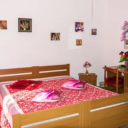 Dolce Aurora Bed & Breakfast